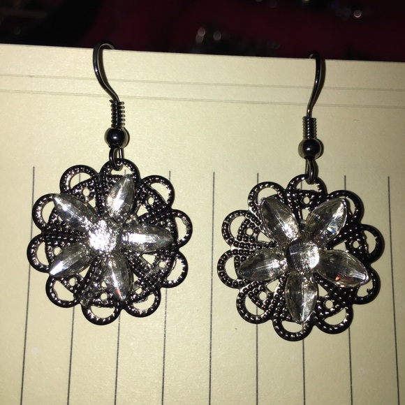 Black & crystal earrings NWT - Picture 1 of 5